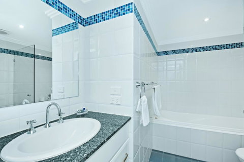 On The Beach Getaway - Accommodation Redcliffe 7