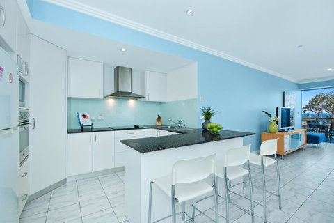 On The Beach Getaway - Accommodation Redcliffe 3