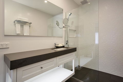CH Boutique Hotel & Apartments, Ascend Hotel Collection - Accommodation Redcliffe 10