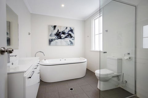 CH Boutique Hotel & Apartments, Ascend Hotel Collection - Accommodation Redcliffe 20