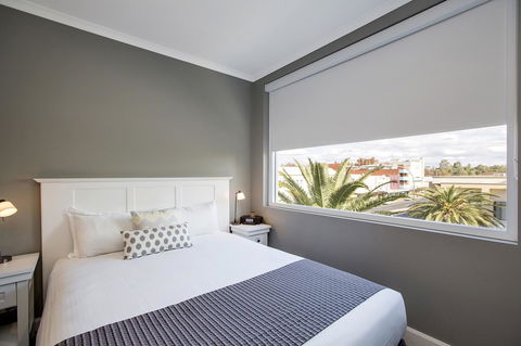 CH Boutique Hotel & Apartments, Ascend Hotel Collection - Accommodation Redcliffe 26