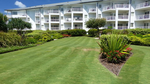 SaltBeach2302 - Accommodation Redcliffe 10