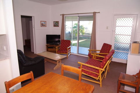 Fleur Cottage, 7 Willow Street - Accommodation Redcliffe 6
