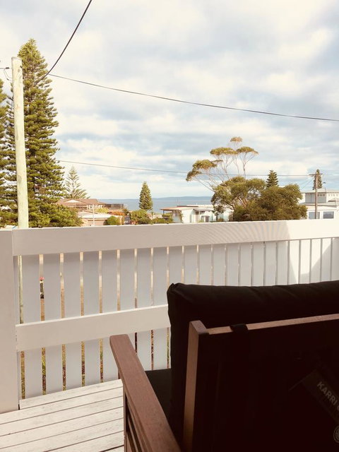 Little Blue Beach House - Accommodation Redcliffe 0