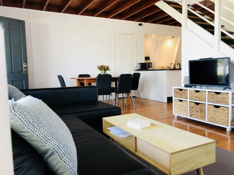 Little Blue Beach House - Accommodation Redcliffe 7