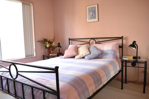 Bundle Hill Cottages - Accommodation Redcliffe 28