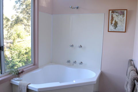 Bundle Hill Cottages - Accommodation Redcliffe 26