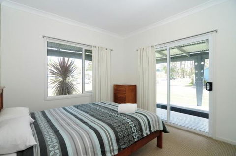Huskisson Holiday Motel Cabins - Accommodation Redcliffe 28