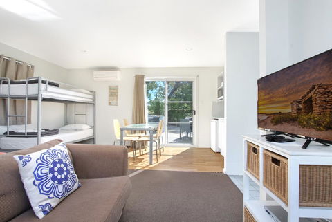 Huskisson Holiday Motel Cabins - Accommodation Redcliffe 1