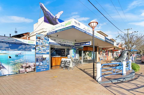 Huskisson Holiday Motel Cabins - Accommodation Redcliffe 2