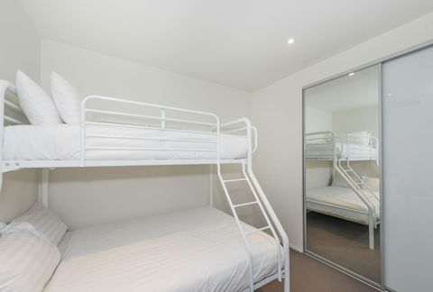 Lakefront 116 Kingston ACT - Accommodation Redcliffe 4