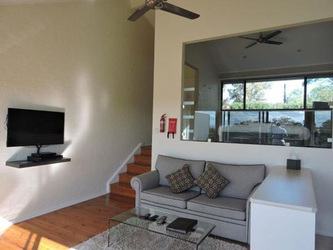 Wine Country Villas - Accommodation Redcliffe 18