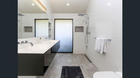 Wine Country Villas - Accommodation Redcliffe 8