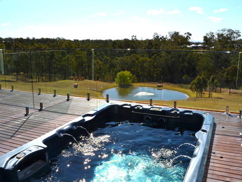 Wine Country Villas - Accommodation Redcliffe 9