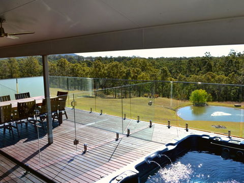 Wine Country Villas - Accommodation Redcliffe 11