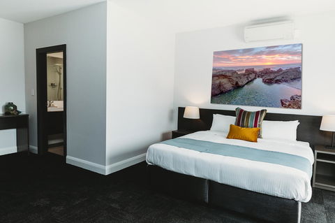 Coniston Hotel Wollongong - Accommodation Redcliffe 2