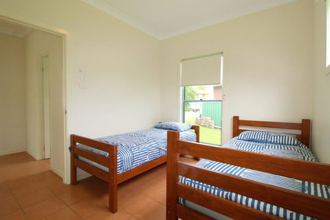 Anglesea, 17 Hodgson Street - Accommodation Redcliffe 8