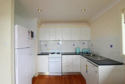 Anglesea, 17 Hodgson Street - Accommodation Redcliffe 3