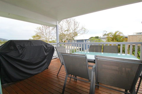 Anglesea, 17 Hodgson Street - Accommodation Redcliffe 6
