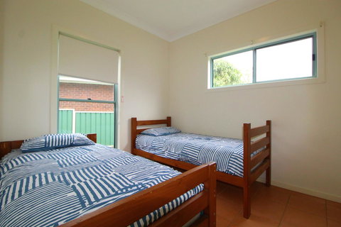 Anglesea, 17 Hodgson Street - Accommodation Redcliffe 11
