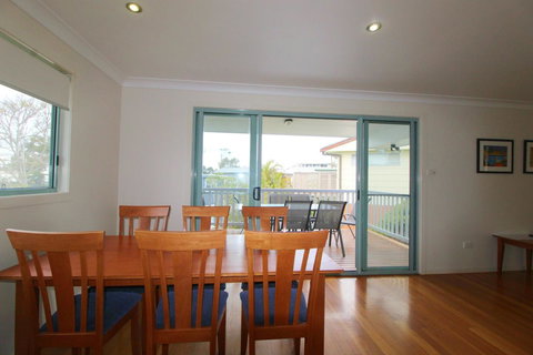 Anglesea, 17 Hodgson Street - Accommodation Redcliffe 4