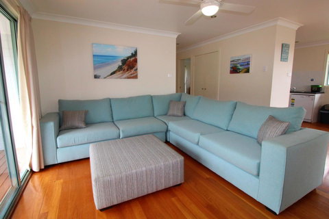 Anglesea, 17 Hodgson Street - Accommodation Redcliffe 1