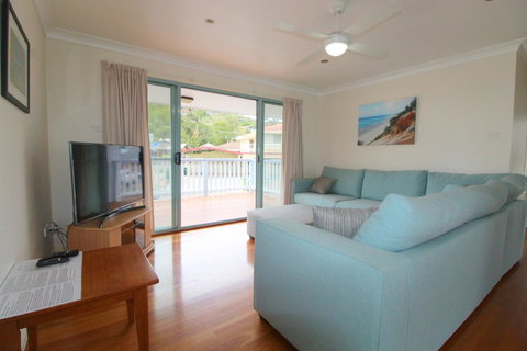 Anglesea, 17 Hodgson Street - Accommodation Redcliffe 2