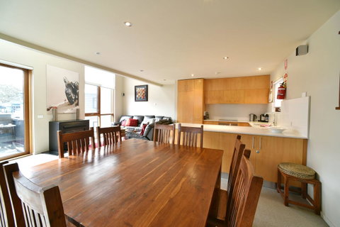 Snowstream 4 - Accommodation Redcliffe 9