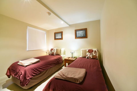 Snowstream 4 - Accommodation Redcliffe 1