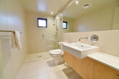 Snowstream 4 - Accommodation Redcliffe 4