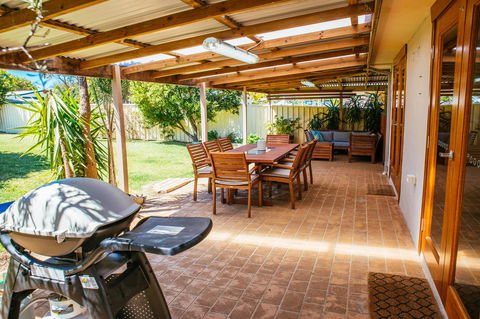 Sunbaker Pet Friendly Awards Finalist 4 Mins Walk To Culburra Beach - Accommodation Redcliffe 0