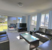 45 Wharf Street - Whole House - Accommodation Redcliffe