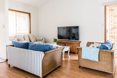 Ambience - Accommodation Redcliffe 6