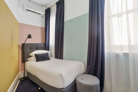 Hotel Harry, Ascend Hotel Collection - Accommodation Redcliffe 14