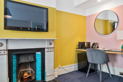Hotel Harry, Ascend Hotel Collection - Accommodation Redcliffe 4