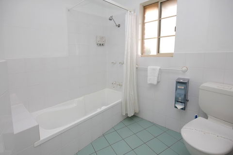 Sapphire Waters Motor Inn - Accommodation Redcliffe 18