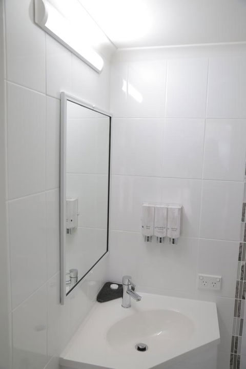 Sapphire Waters Motor Inn - Accommodation Redcliffe 11