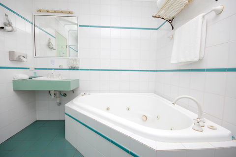 Sapphire Waters Motor Inn - Accommodation Redcliffe 7