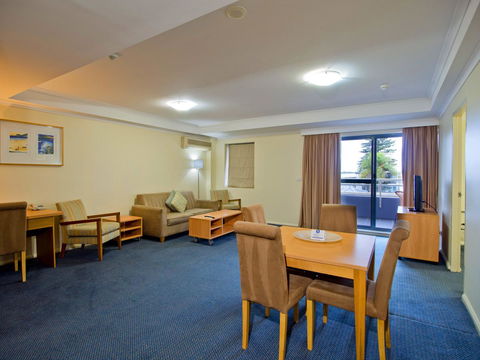 Oaks The Entrance Waterfront Suites - Accommodation Redcliffe 8