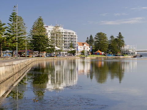 Oaks The Entrance Waterfront Suites - Accommodation Redcliffe 4