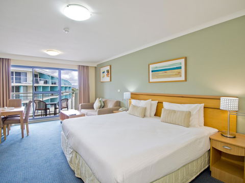 Oaks The Entrance Waterfront Suites - Accommodation Redcliffe 10