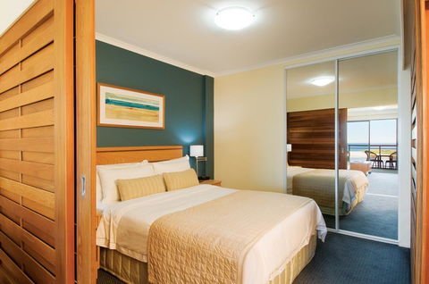 Oaks The Entrance Waterfront Suites - Accommodation Redcliffe 3