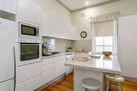 Oversized 2 Bedroom Manly Beach House - Accommodation Redcliffe 3