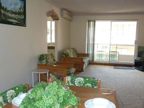 The Breakers 13 - Accommodation Redcliffe 5