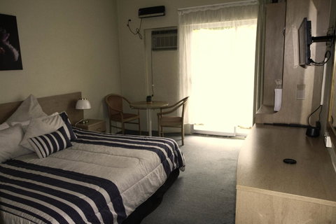 Rest Easy Motel - Accommodation Redcliffe 0