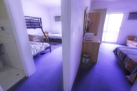 Rest Easy Motel - Accommodation Redcliffe 1