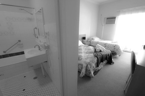 Rest Easy Motel - Accommodation Redcliffe 19