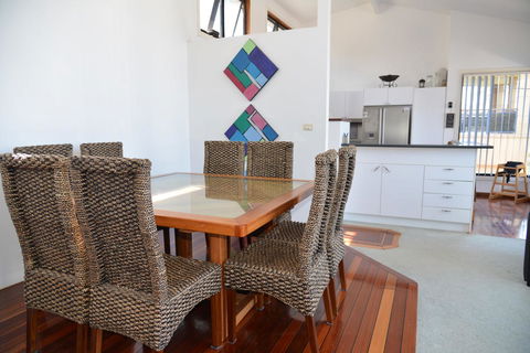 The Boat House - Accommodation Redcliffe 4