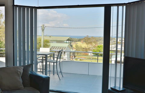 The Boat House - Accommodation Redcliffe 1