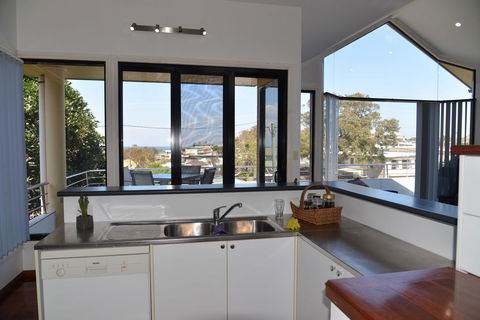 The Boat House - Accommodation Redcliffe 0